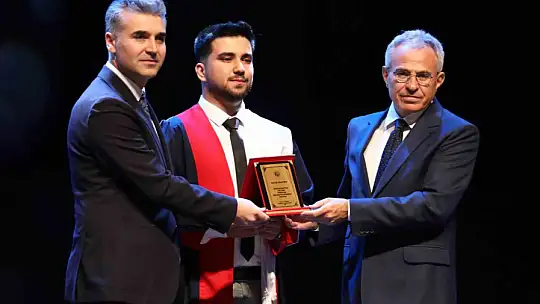 GAÜN'de genç hukukçuların mezuniyet coşkusu
