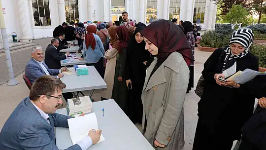 GAÜN'de kitap imza şöleni