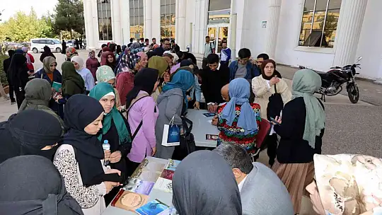 GAÜN'de kitap imza şöleni