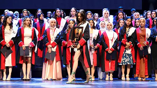 GAÜN'de Sağlık Bilimleri Fakültesi mezuniyet töreni düzenlendi