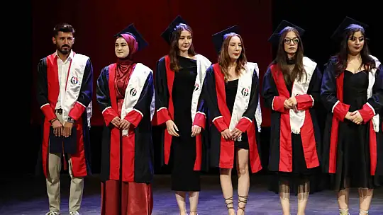 GAÜN Güzel Sanatlar Fakültesinde mezuniyet heyecanı