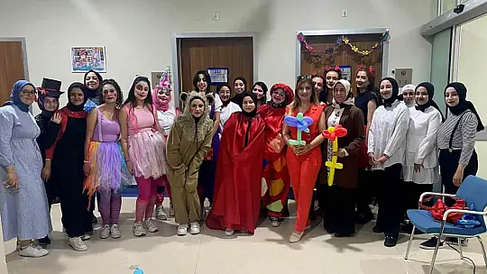 GAÜN öğrencilerinden hastanede tedavi gören çocuklara moral ziyareti