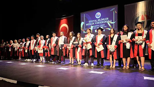 GAÜN Sosyal Bilimler MYO'da diploma heyecanı