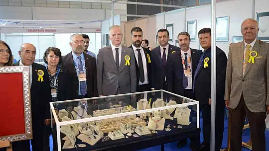 GAÜN standına ziyaretçilerden tam not
