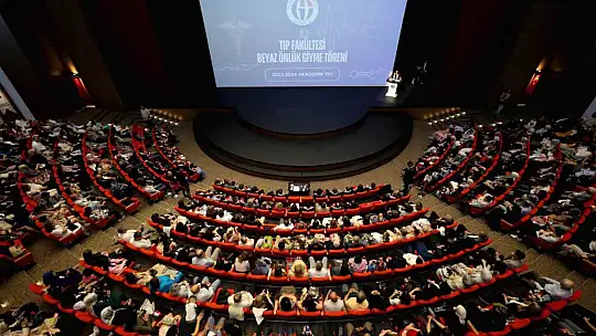 GAÜN Tıp Fakültesi öğrencileri beyaz önlüklerini gururla giydi