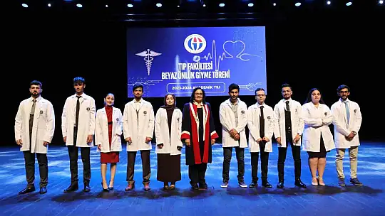 GAÜN Tıp Fakültesi öğrencileri beyaz önlüklerini gururla giydi