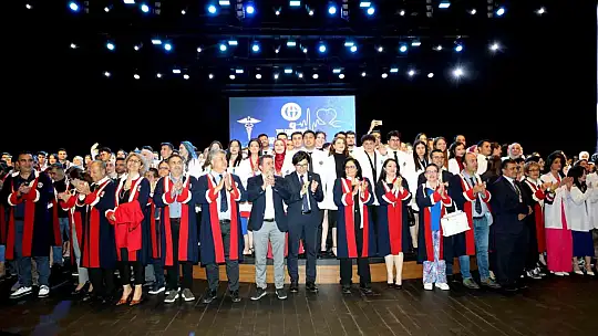 GAÜN Tıp Fakültesi öğrencileri beyaz önlüklerini gururla giydi