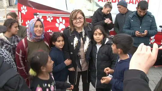 Gazeteciler Gaziantep Büyükşehir Belediye Başkanı Şahin ile Nurdağı'nda incelemelerde bulundu