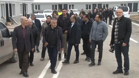 Gazeteciler Gaziantep Büyükşehir Belediye Başkanı Şahin ile Nurdağı'nda incelemelerde bulundu