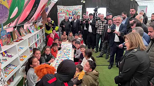 Gazeteciler Gaziantep Büyükşehir Belediye Başkanı Şahin ile Nurdağı'nda incelemelerde bulundu