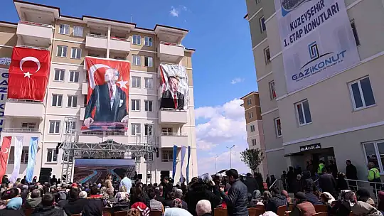 Gazi Konut Kuzeyşehir'de hak sahiplerinin anahtarları teslim edildi