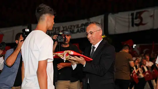 Gazi şehir, 15 Temmuz'da yine tek yürek oldu, Demokrasi Meydanı'nı doldurdu