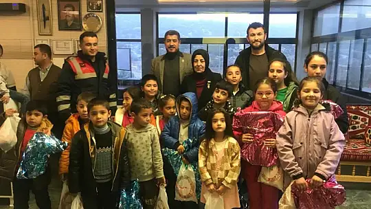Gazi ve şehit aileleri depremzede öğrenci ve öğretmenleriyle buluştu