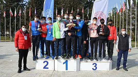 Gazi yol koşusunda ödüller sahiplerini buldu