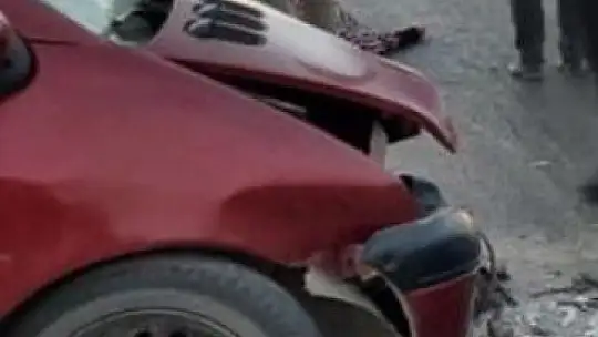 Gaziantep'te 2 araç kafa kafaya çarpıştı: 3 yaralı