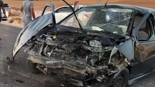 Gaziantep'te 2 araç kafa kafaya çarpıştı: 3 yaralı