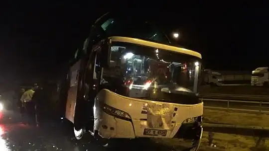 Gaziantep-Adana otoyolunda yolcu otobüsü devrildi: 13 yaralı