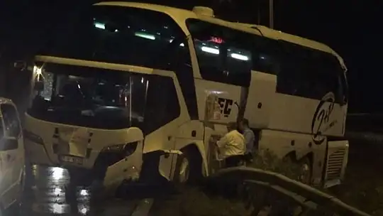 Gaziantep-Adana otoyolunda yolcu otobüsü devrildi: 13 yaralı