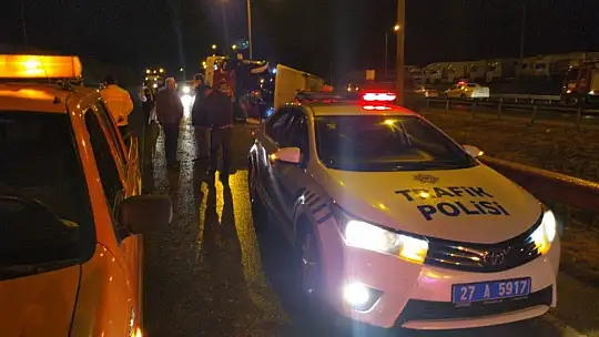 Gaziantep-Adana otoyolunda yolcu otobüsü devrildi: 13 yaralı