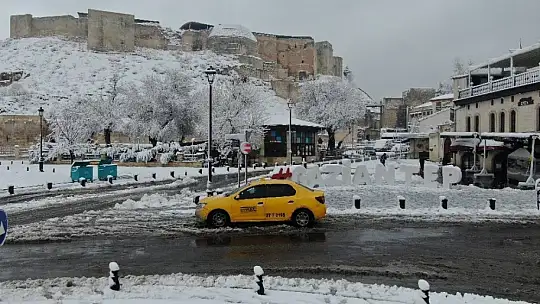 Gaziantep beyaz gelinliğini giydi
