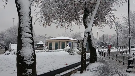 Gaziantep beyaz gelinliğini giydi