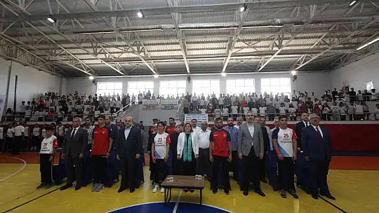 Gaziantep Büyükşehir'den Nizip Spor Lisesine malzeme yardımı