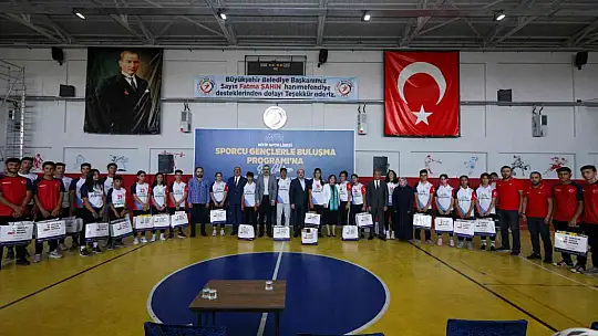 Gaziantep Büyükşehir'den Nizip Spor Lisesine malzeme yardımı