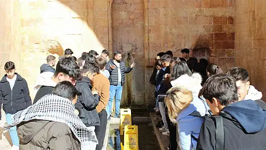Gaziantep Büyükşehir'den Nurdağı öğrencilerine sınav öncesi motivasyon etkinliği
