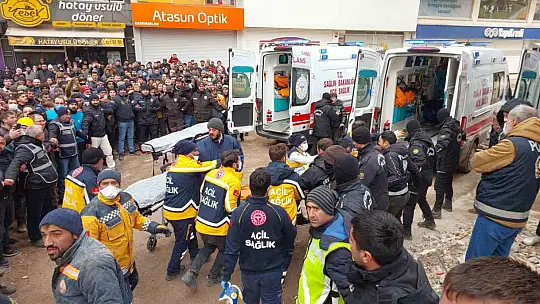 Gaziantep'de 106 saat sonra 3 kişi sağ olarak böyle çıkarıldı