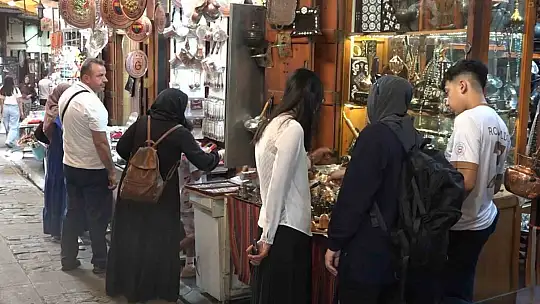 Gaziantep'e gelen gurbetçiler esnafın yüzünü güldürdü