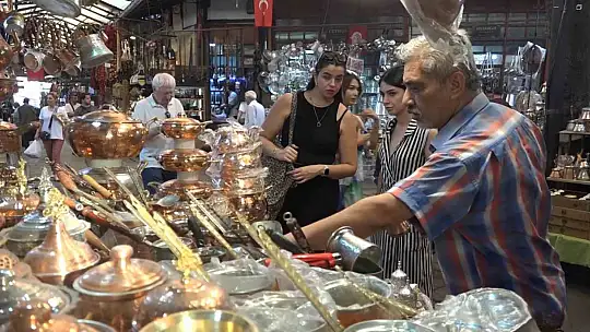 Gaziantep'e gelen gurbetçiler esnafın yüzünü güldürdü