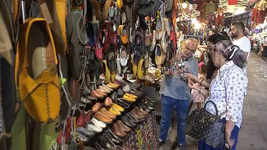 Gaziantep'e gelen gurbetçiler esnafın yüzünü güldürdü