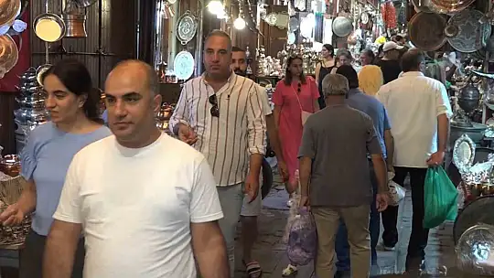 Gaziantep'e gelen gurbetçiler esnafın yüzünü güldürdü