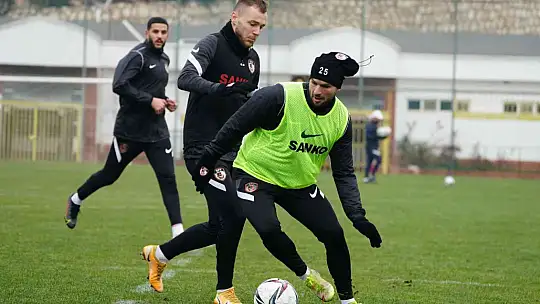 Gaziantep FK, Bursaspor karşısında ilk galibiyetini arıyor