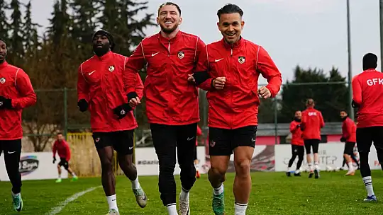 Gaziantep FK Selçuk İnan yönetiminde ilk antrenmanını yaptı