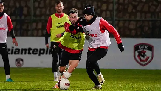 Gaziantep FK Selçuk İnan yönetiminde ilk antrenmanını yaptı