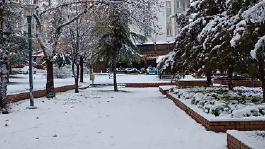 Gaziantep güne beyaz örtüyle uyandı