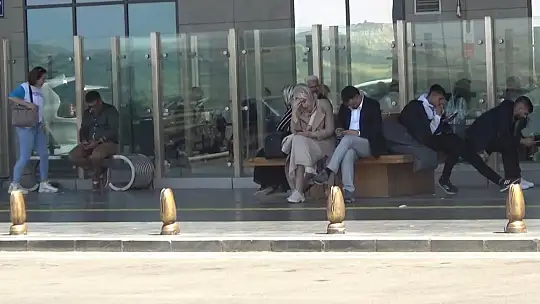 Gaziantep hava sahası tanımlanamayan cisim nedeniyle uçuşlara kapatıldı