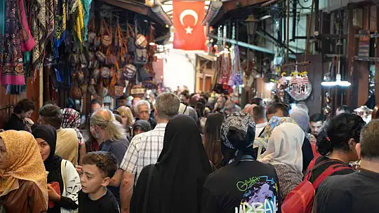 Gaziantep'in Bakırcılar Çarşısı'nda bayram ve tatil yoğunluğu