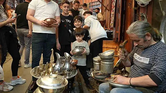 Gaziantep'in Bakırcılar Çarşısı'nda bayram ve tatil yoğunluğu