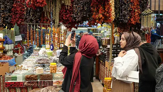 Gaziantep'in Bakırcılar Çarşısı'nda bayram ve tatil yoğunluğu
