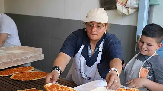 Gaziantep'in kadın pide ustası erkeklere taş çıkartıyor