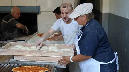 Gaziantep'in kadın pide ustası erkeklere taş çıkartıyor