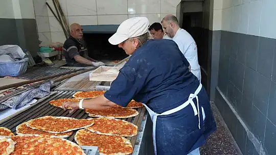 Gaziantep'in kadın pide ustası erkeklere taş çıkartıyor