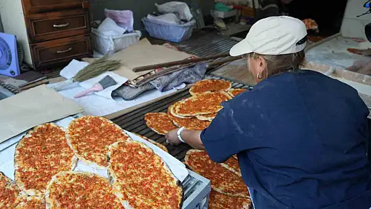 Gaziantep'in kadın pide ustası erkeklere taş çıkartıyor