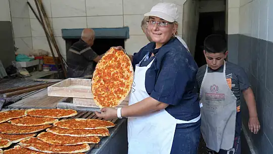 Gaziantep'in kadın pide ustası erkeklere taş çıkartıyor