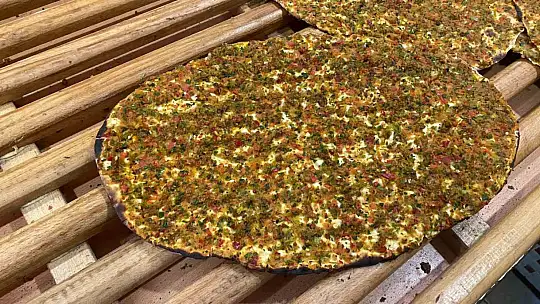 Gaziantep'in Ramazan ayında da vazgeçilmeyen lezzeti 'lahmacun'