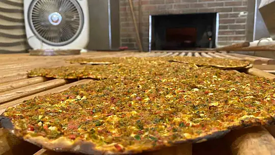 Gaziantep'in Ramazan ayında da vazgeçilmeyen lezzeti 'lahmacun'