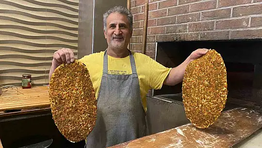 Gaziantep'in Ramazan ayında da vazgeçilmeyen lezzeti 'lahmacun'