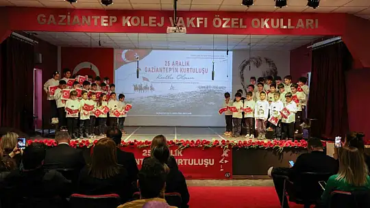 Gaziantep Kolej Vakfı'nda Antep Savunması öğrenciler tarafından sahnelendi